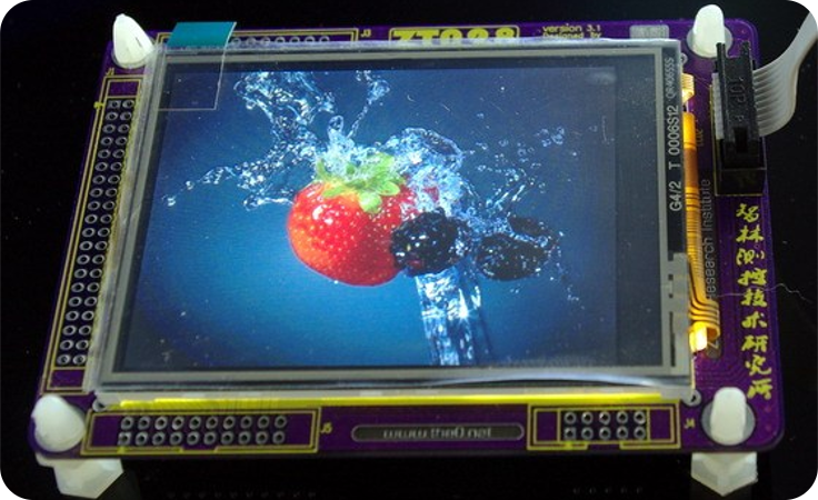 R&D: ARM9 LPC2148 con LCD 2,4″ e touchscreen